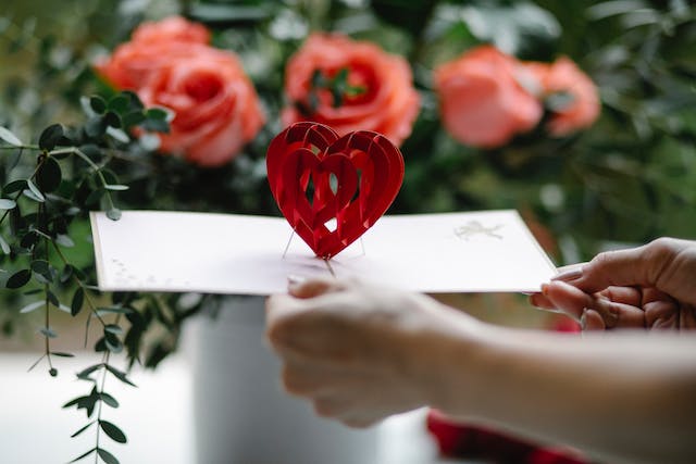 Cupidon: Arcașul inimilor înflăcărate